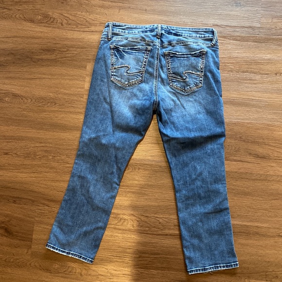 Silver jean Elyse capri. - Picture 4 of 5